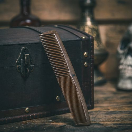The Bluebeards Revenge Liquid Wood Styling Comb - Расческа для волос из жидкого дерева — изображение 4