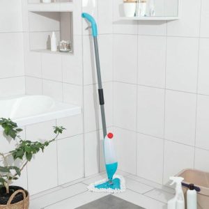 Швабра для мытья пола с распылителем Доляна, насадка из микрофибры 28x18,5 см, стальная ручка 125 см, цвет МИКС