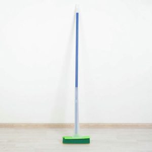 Окномойка с металлической ручкой и роликовым отжимом Доляна, 23x128 см, поролон, цвет МИКС